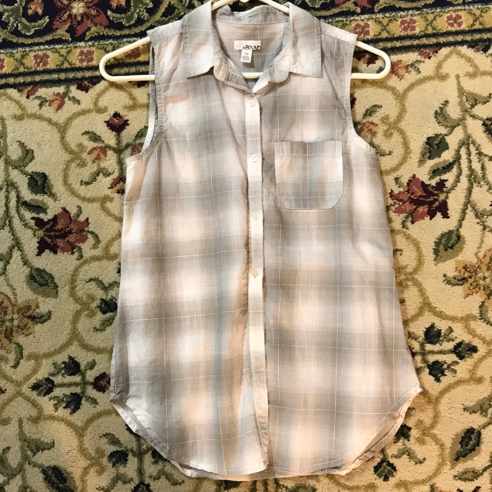 Abound white and gray button up